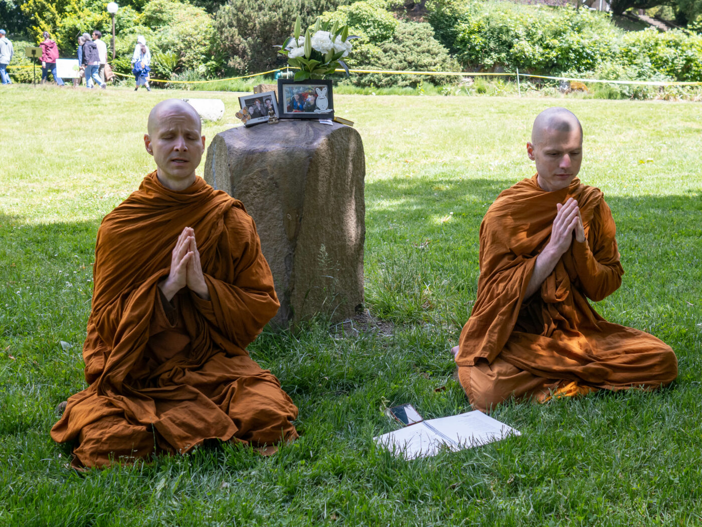 The Ajahns lead a beautiful memorial service for Meghan Anderson in Volunteer Park