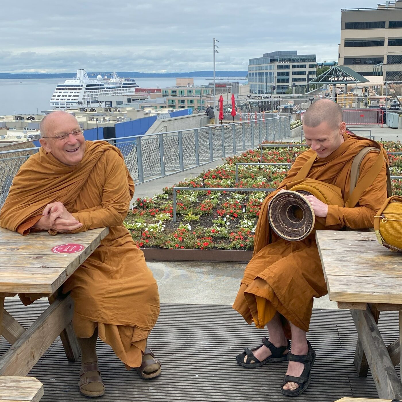 Luang Por Pasanno's day out in Seattle