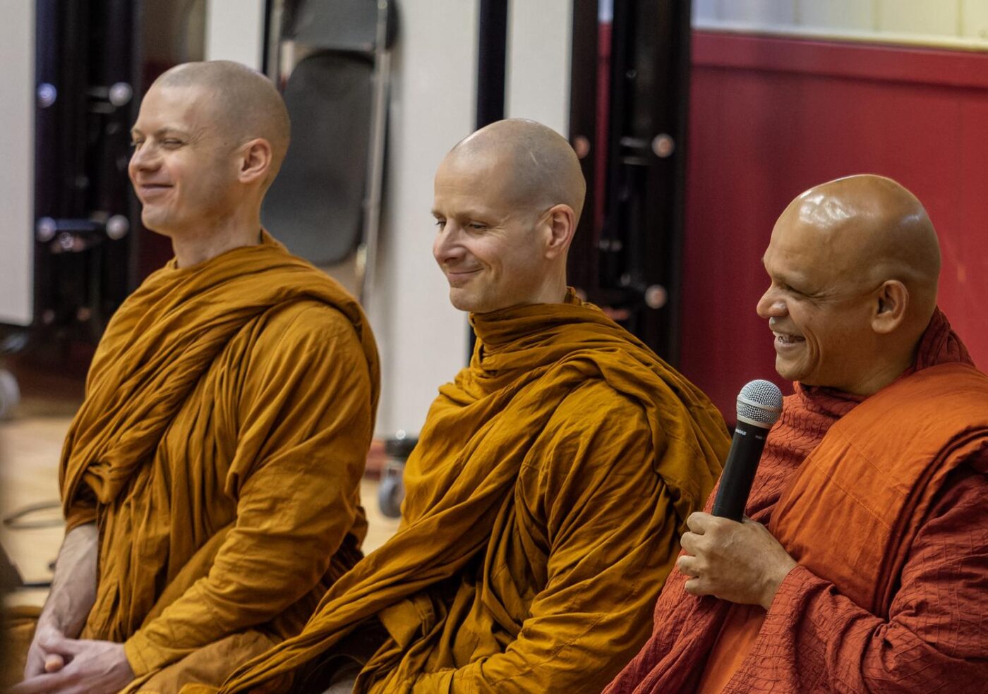 Bhante Sumitta delivers a Dhamma talk
